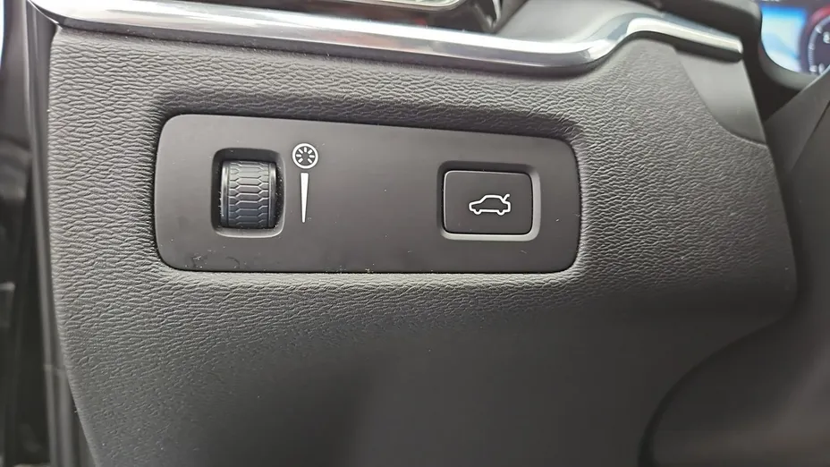 VOLVO XC60 -