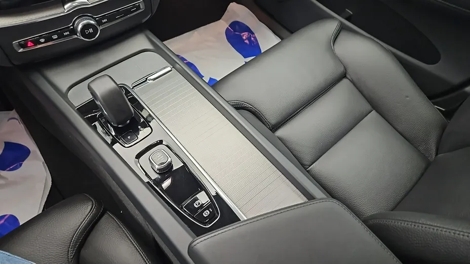 VOLVO XC60 -