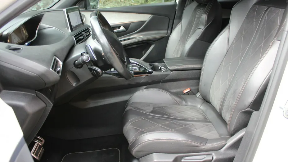 PEUGEOT 3008 -