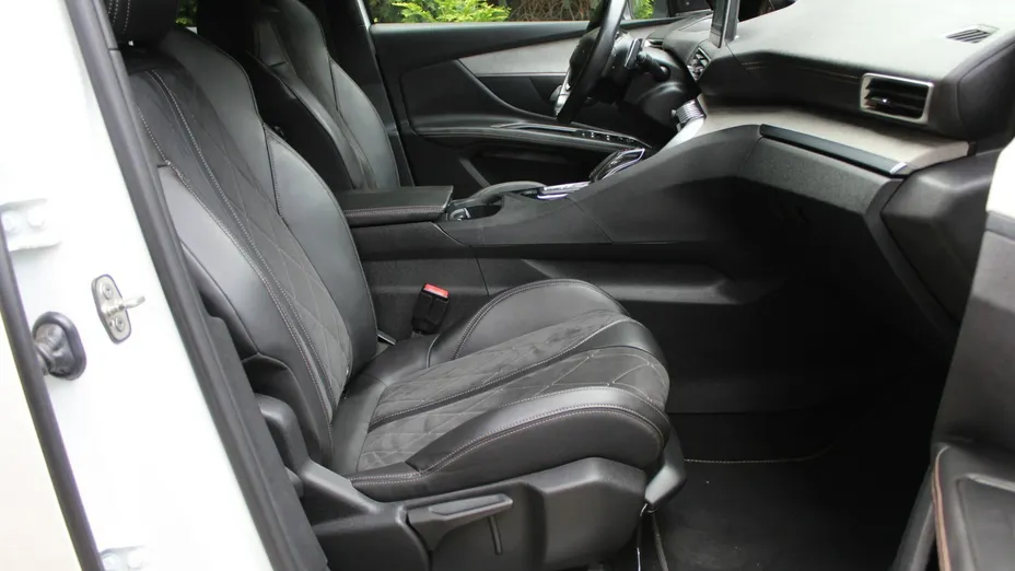 PEUGEOT 3008 -
