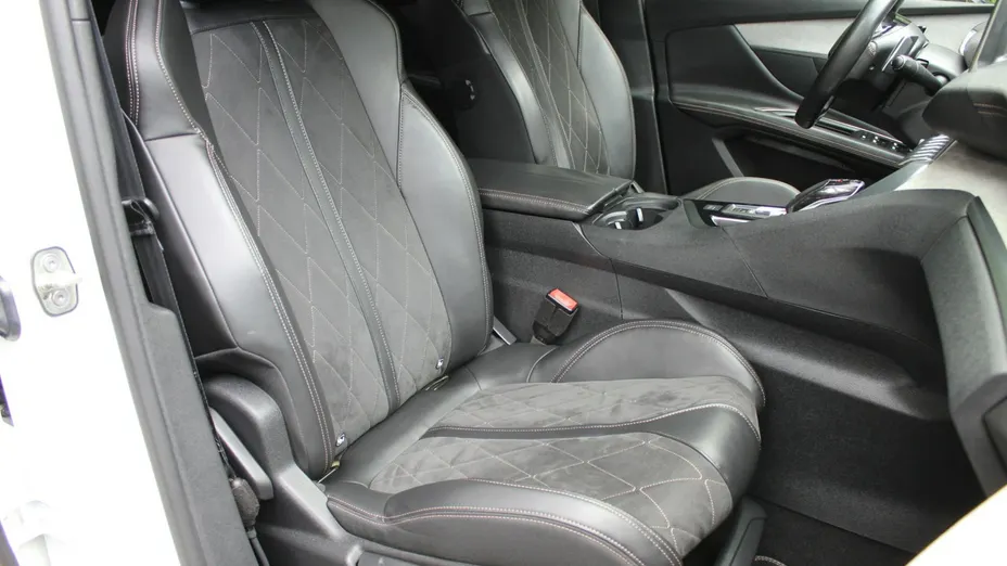 PEUGEOT 3008 -
