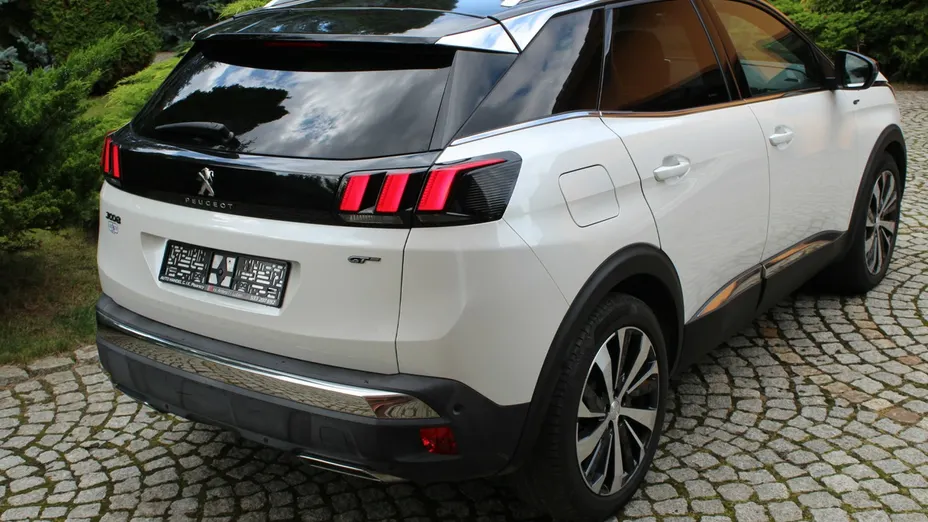 PEUGEOT 3008 -