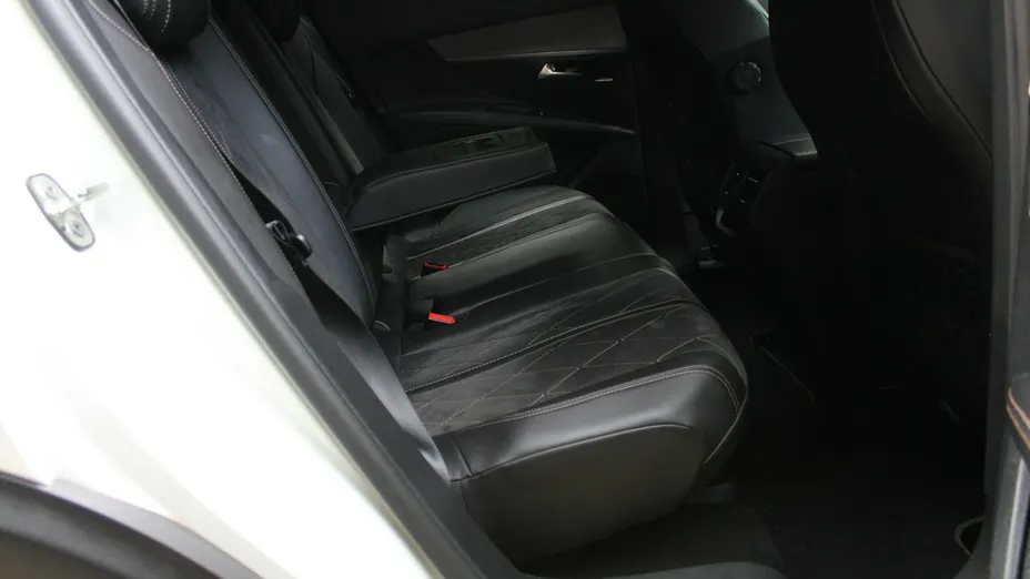 PEUGEOT 3008 -