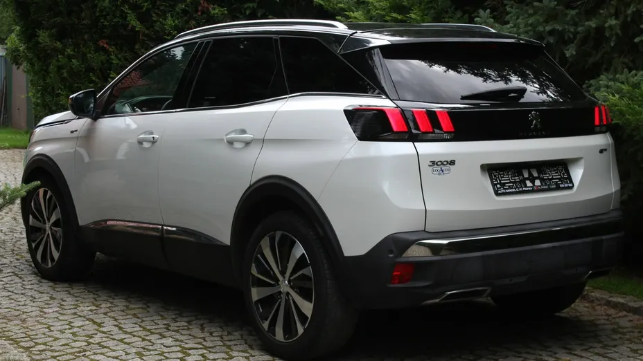PEUGEOT 3008 -