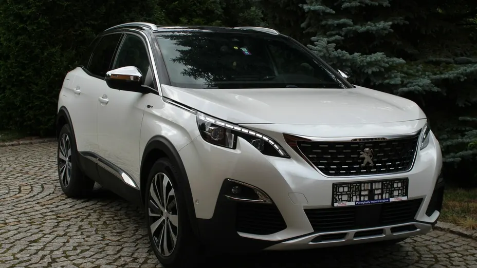 PEUGEOT 3008 -