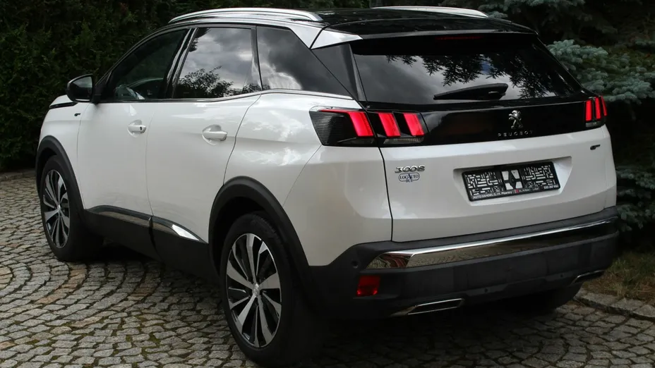 PEUGEOT 3008 -