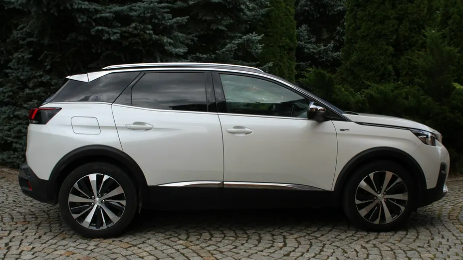 PEUGEOT 3008 -