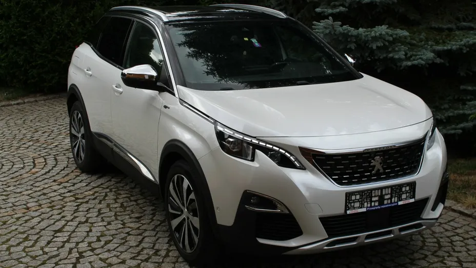 PEUGEOT 3008 -