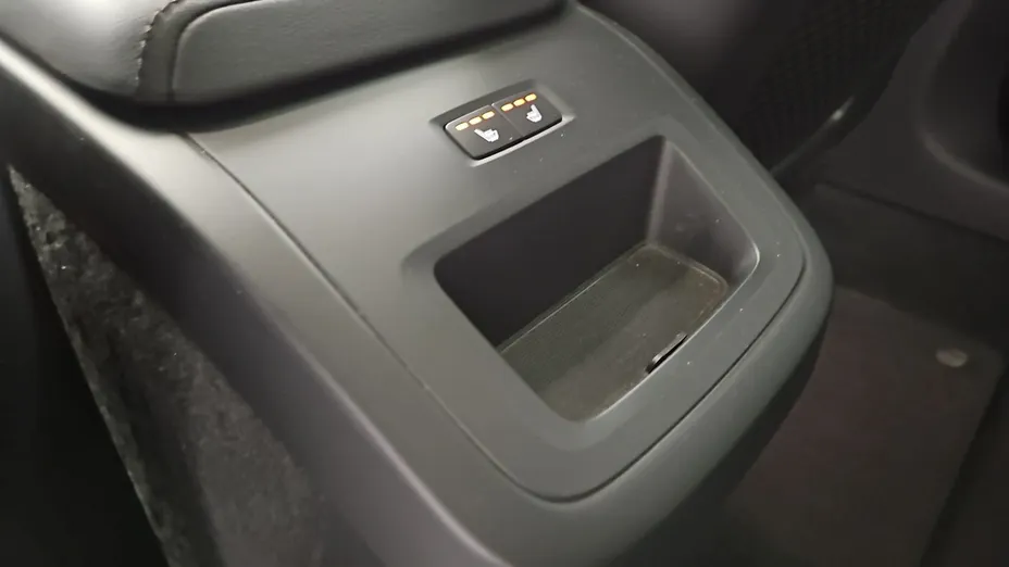 VOLVO V60 -