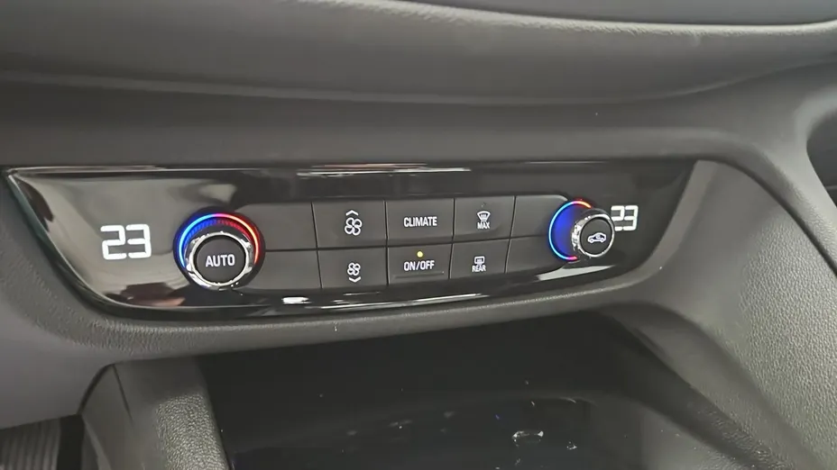 OPEL Insignia -