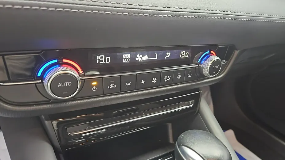 MAZDA 6 -