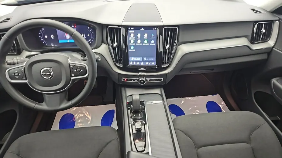 VOLVO XC60 -