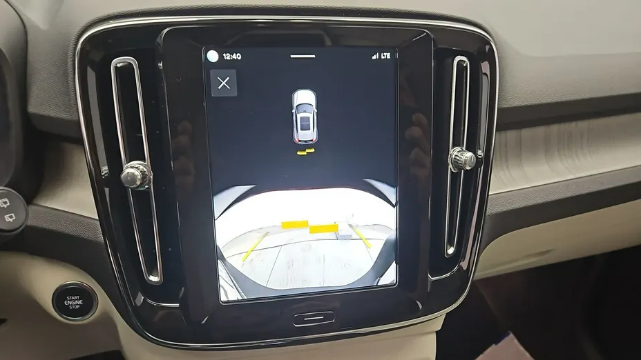 VOLVO XC40 -