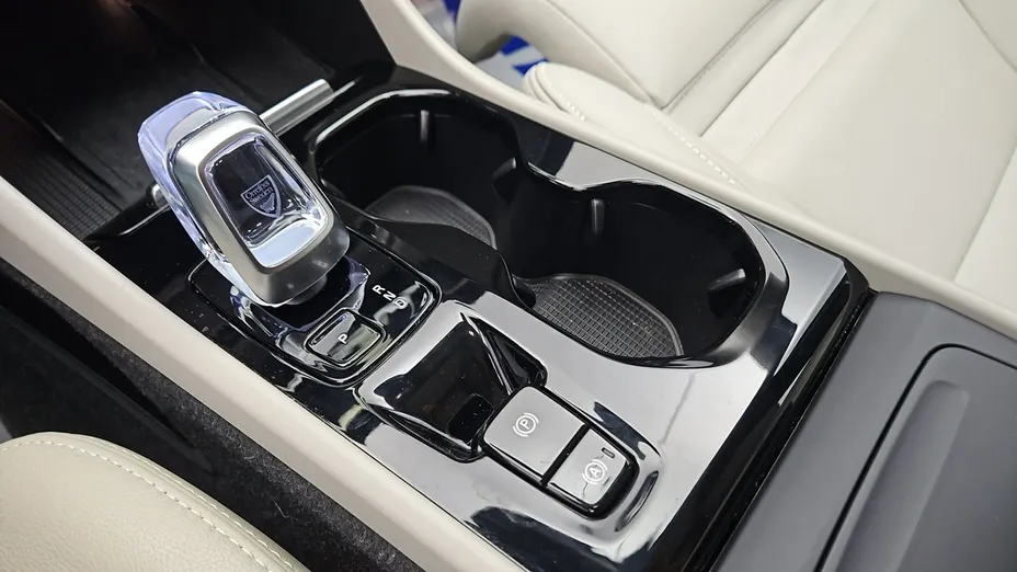 VOLVO XC40 -
