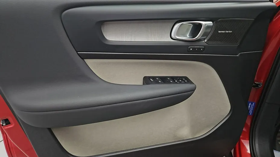 VOLVO XC40 -