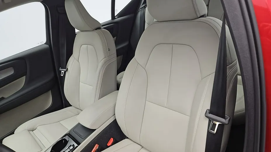 VOLVO XC40 -