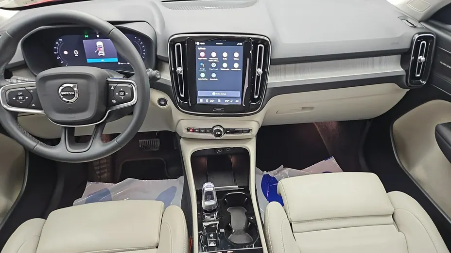 VOLVO XC40 -