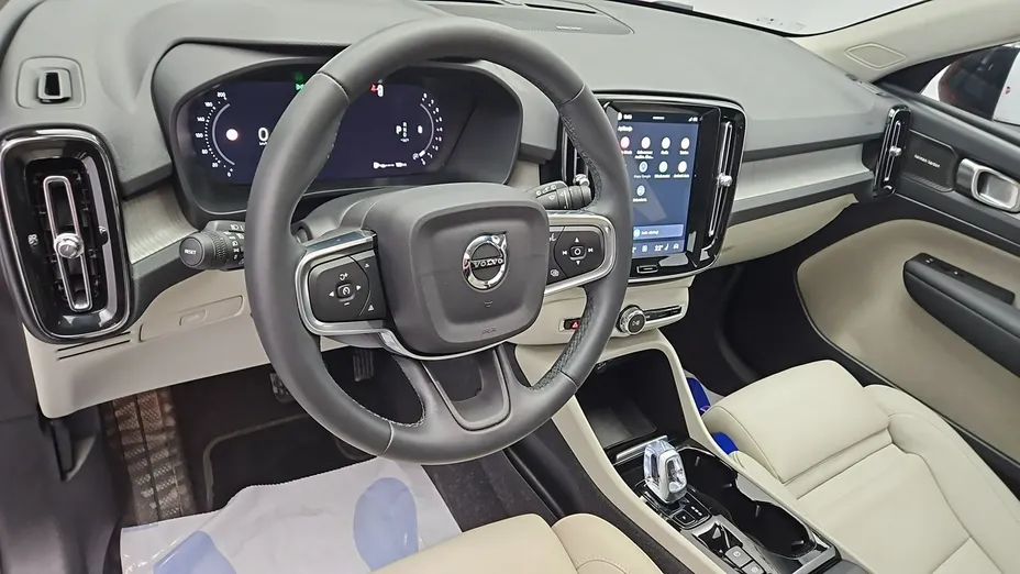 VOLVO XC40 -