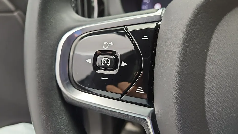 VOLVO XC60 -