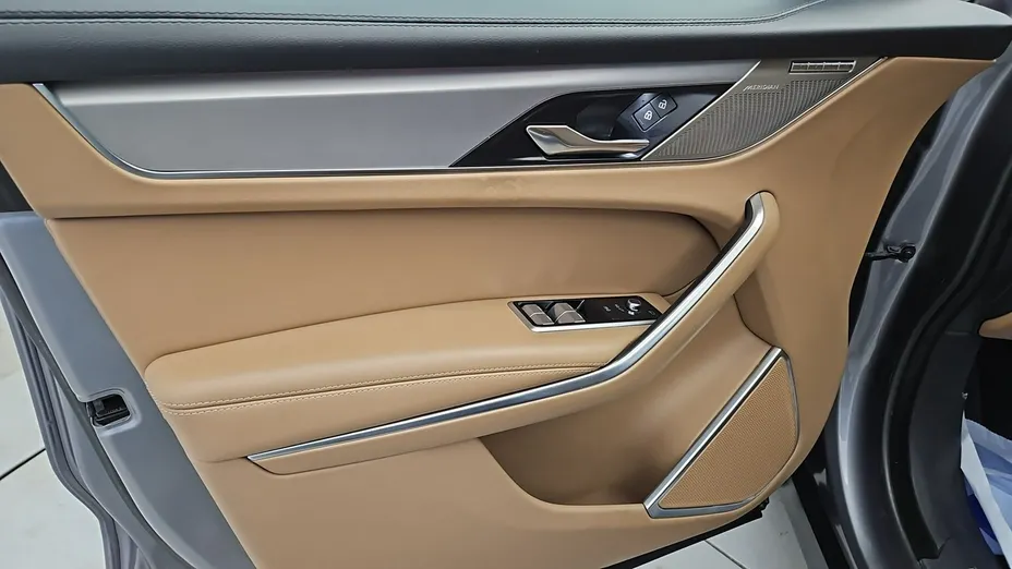 JAGUAR F-Pace -