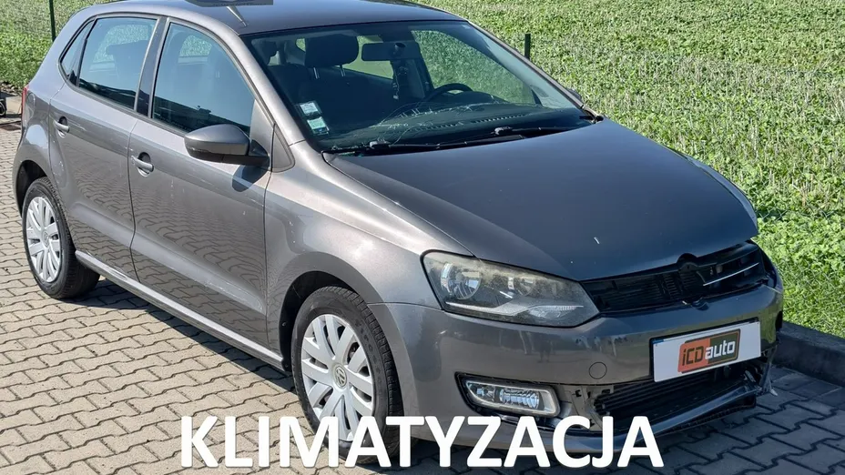 VOLKSWAGEN Polo -
