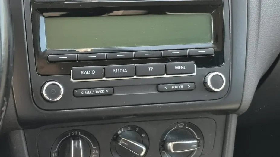 VOLKSWAGEN Polo -