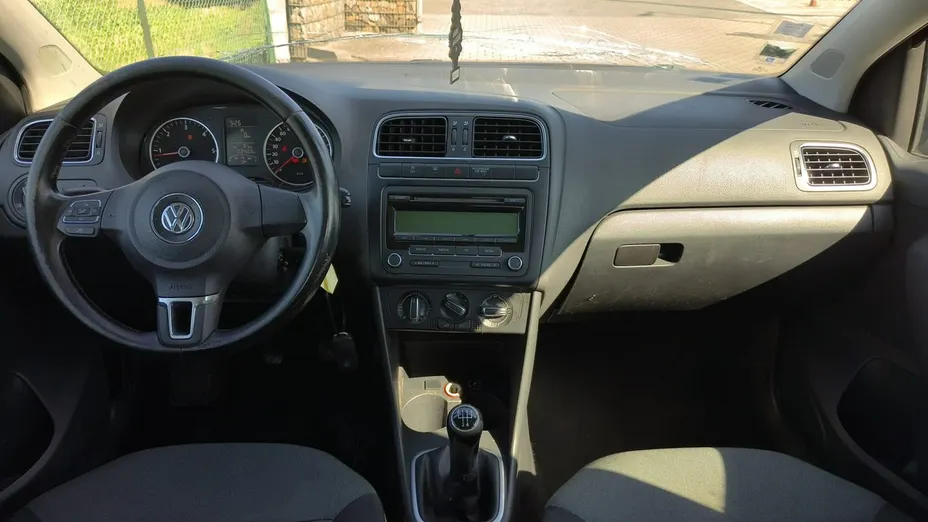 VOLKSWAGEN Polo -