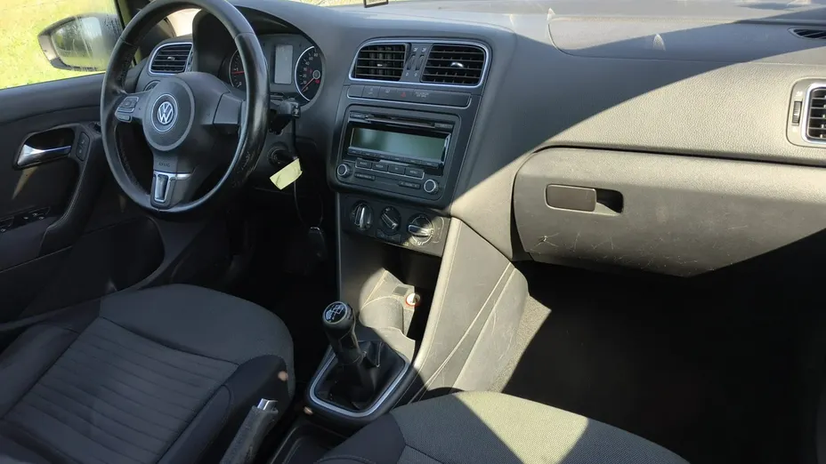 VOLKSWAGEN Polo -