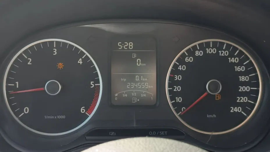 VOLKSWAGEN Polo -