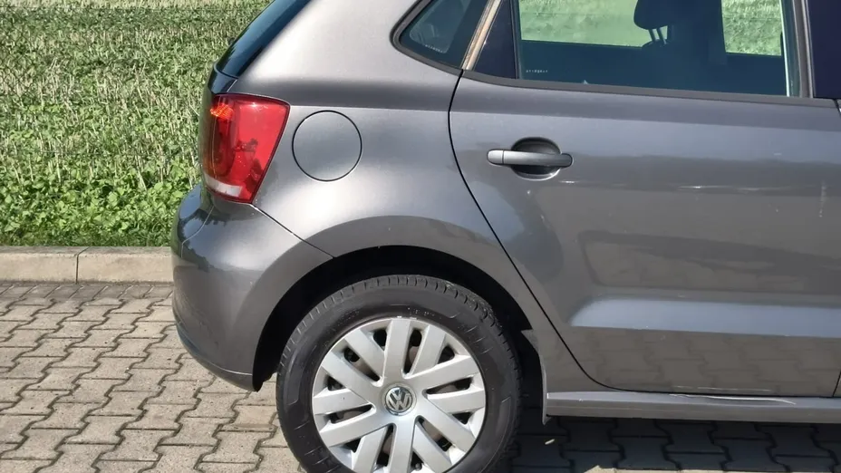 VOLKSWAGEN Polo -