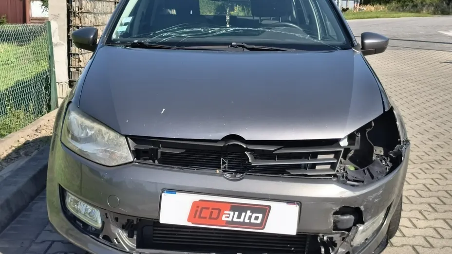VOLKSWAGEN Polo -