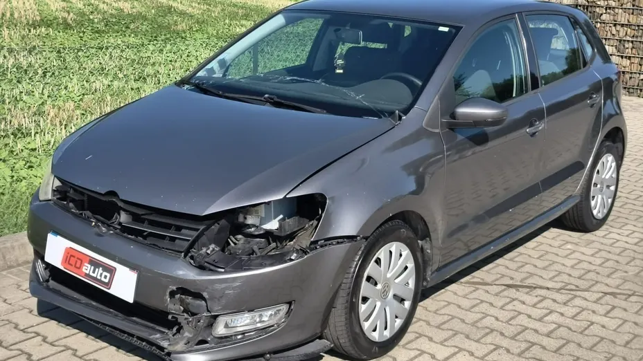 VOLKSWAGEN Polo -
