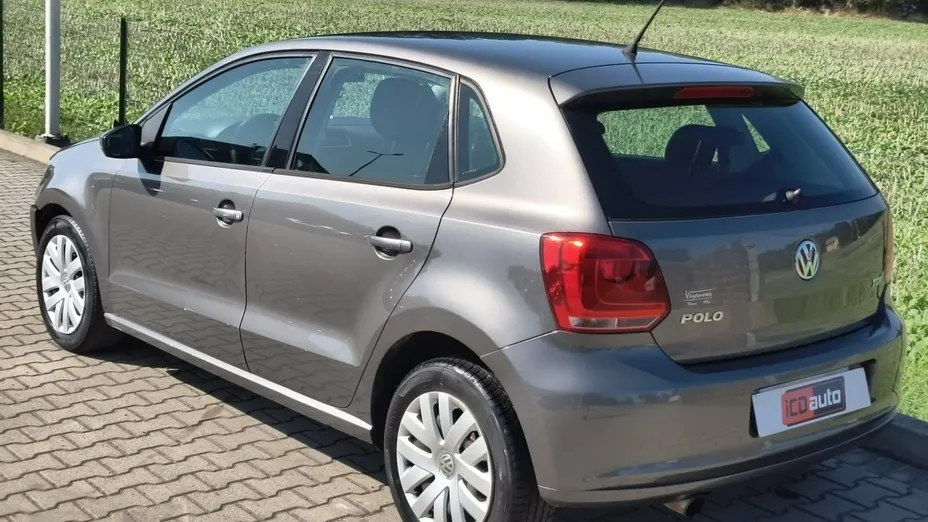 VOLKSWAGEN Polo -