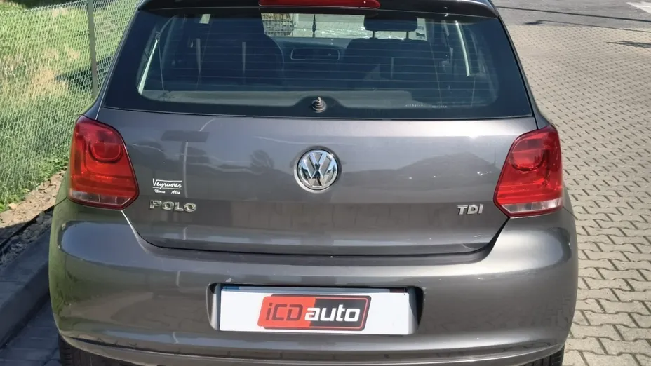 VOLKSWAGEN Polo -
