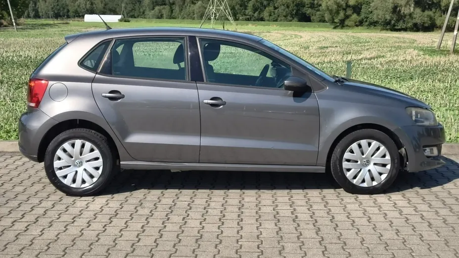 VOLKSWAGEN Polo -