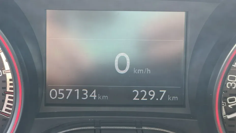 PEUGEOT 208 -