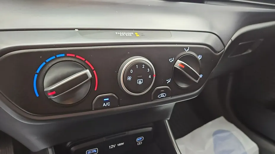 HYUNDAI i20 -