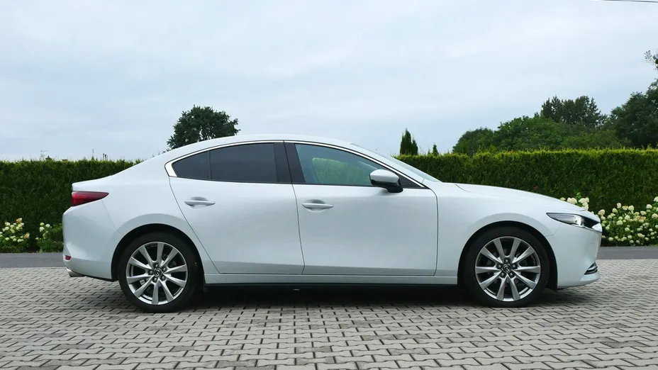 MAZDA 3 -