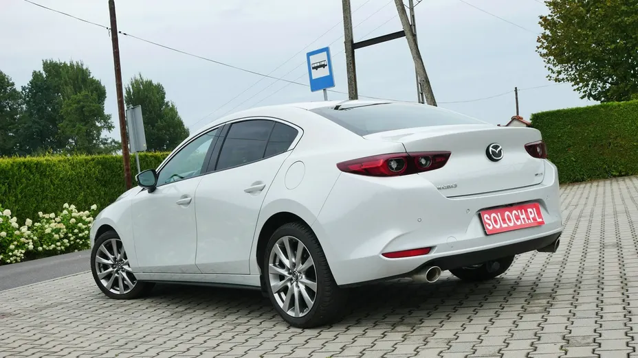 MAZDA 3 -