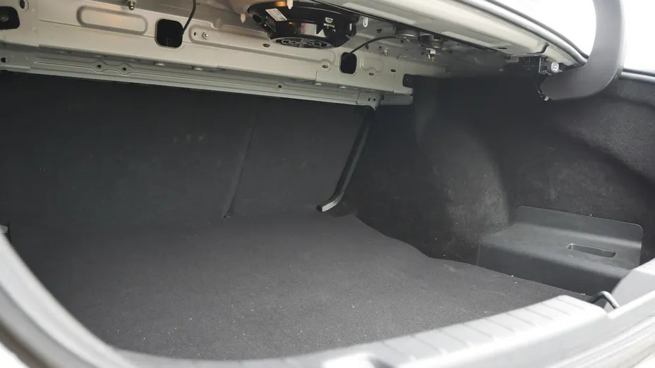 MAZDA 3 -