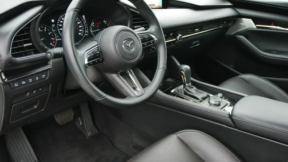MAZDA 3 -