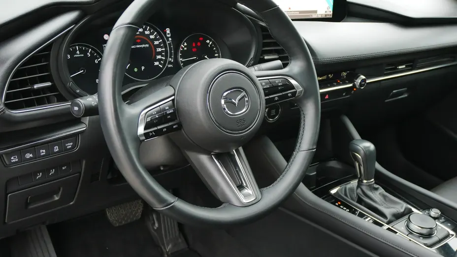 MAZDA 3 -