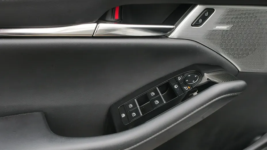 MAZDA 3 -