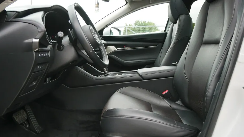 MAZDA 3 -