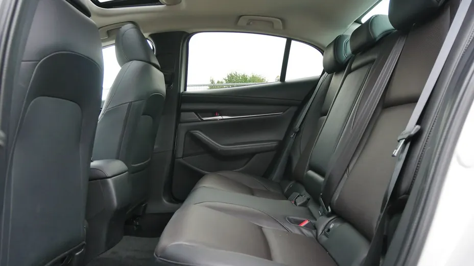 MAZDA 3 -