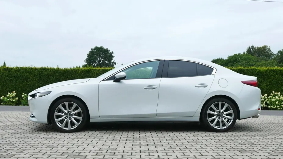MAZDA 3 -