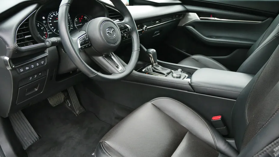 MAZDA 3 -