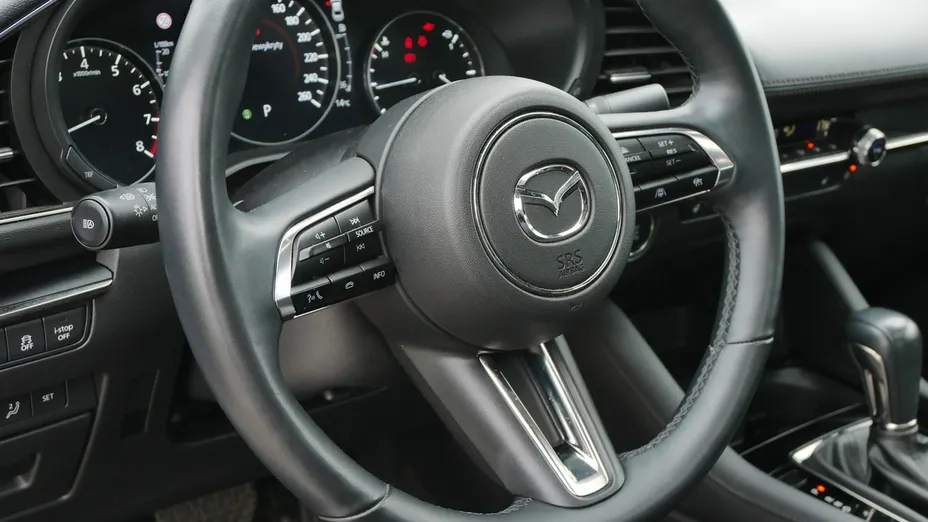MAZDA 3 -