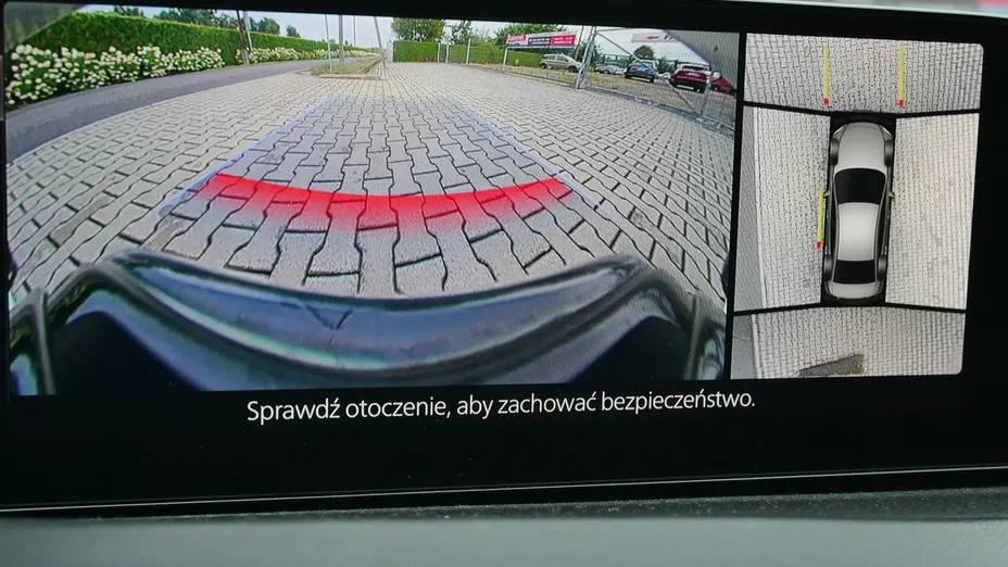 MAZDA 3 -