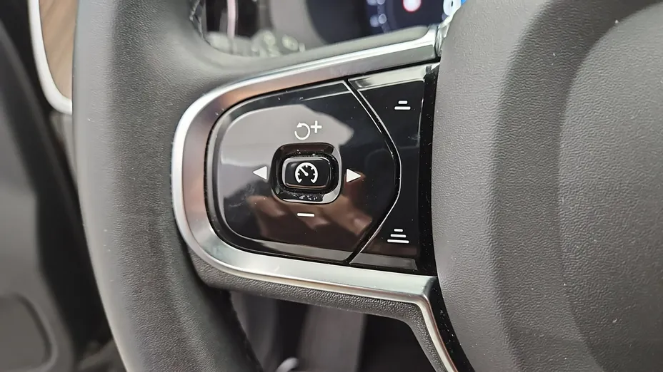 VOLVO XC60 -